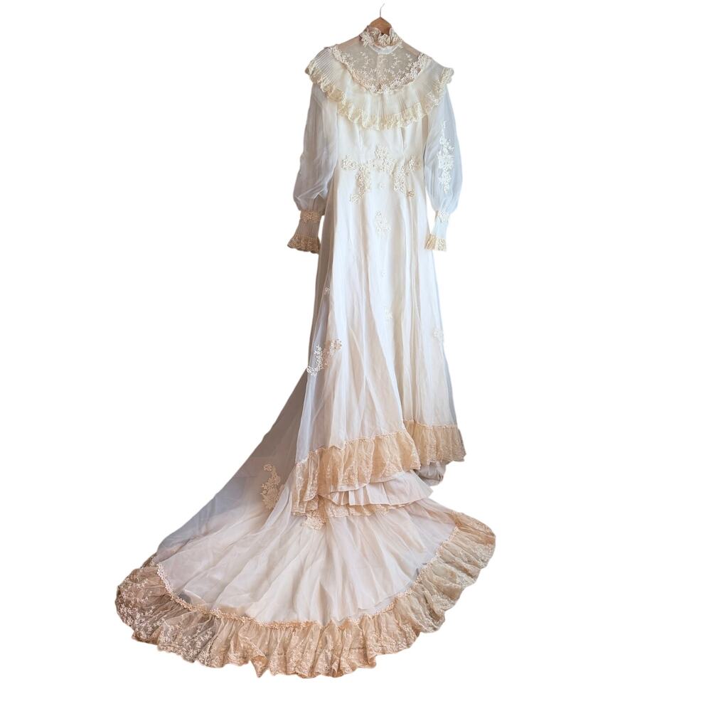 Vintage 60s handmade wedding dress billowy sleeves lace trim Victorian bride 6-8